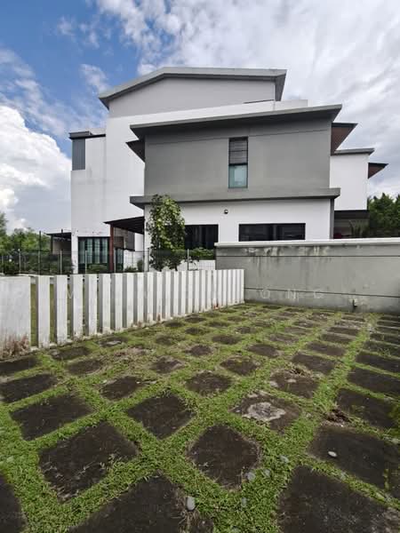 Bungalow House for Sale in Taman Molek (Johor Bahru) - Vera Cheong - Exterior - PropertyGuru.com.my