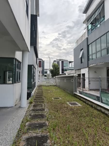 Bungalow House for Sale in Taman Molek (Johor Bahru) - Vera Cheong - Exterior - PropertyGuru.com.my