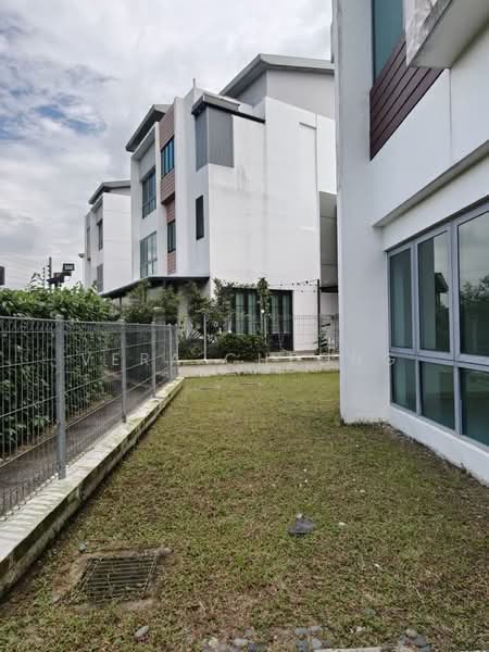 Bungalow House for Sale in Taman Molek (Johor Bahru) - Vera Cheong - Exterior - PropertyGuru.com.my