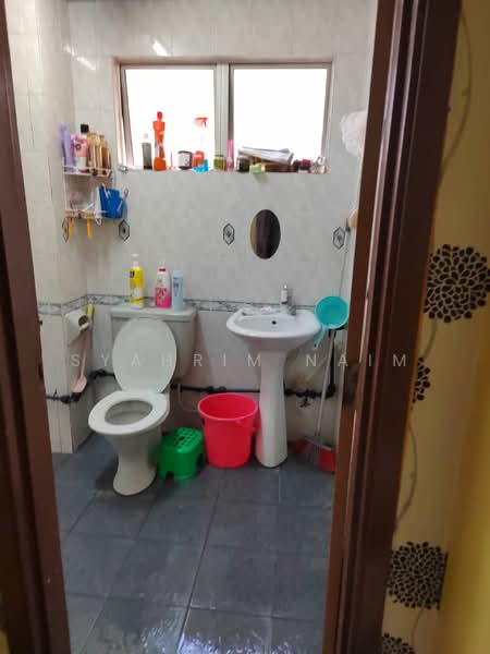 Pangsapuri untuk Dijual di Pangsapuri Kelana Impian - Syahrim Naim - Bathroom - PropertyGuru.com.my