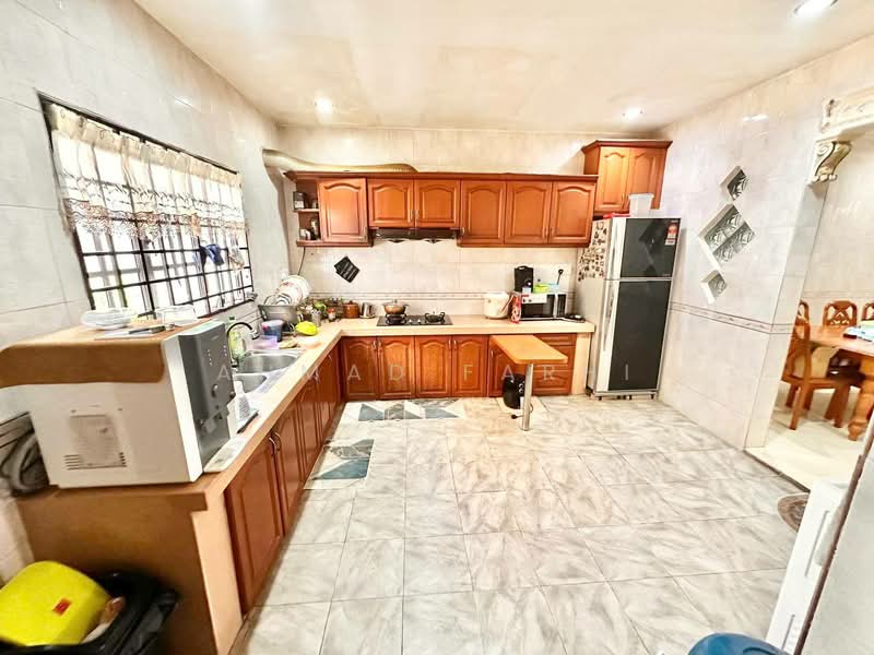 Rumah Teres 2-Tingkat untuk Dijual di Bandar Putra Permai (Seri Kembangan) - Ahmad Farhi - Kitchen - PropertyGuru.com.my