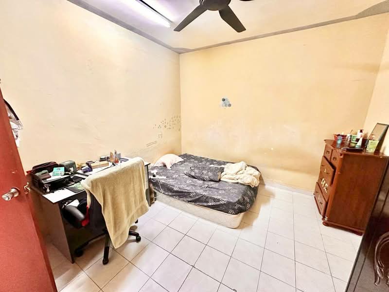 Rumah Teres 2-Tingkat untuk Dijual di Bandar Putra Permai (Seri Kembangan) - Ahmad Farhi - Bedroom - PropertyGuru.com.my