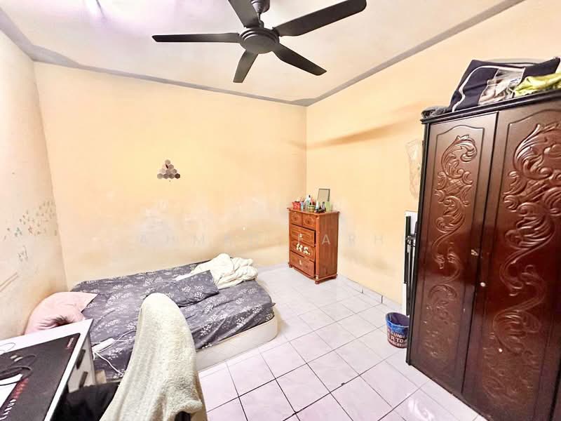Rumah Teres 2-Tingkat untuk Dijual di Bandar Putra Permai (Seri Kembangan) - Ahmad Farhi - Bedroom - PropertyGuru.com.my
