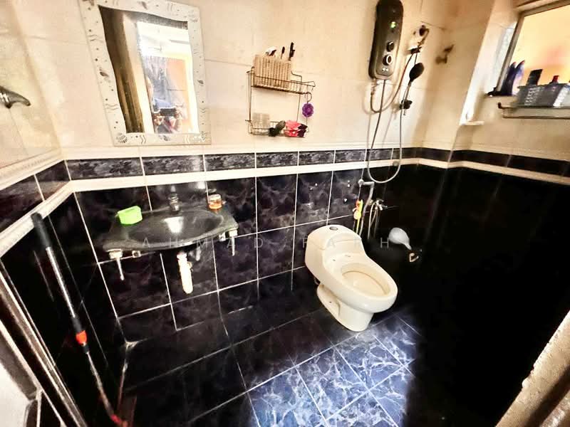 Rumah Teres 2-Tingkat untuk Dijual di Bandar Putra Permai (Seri Kembangan) - Ahmad Farhi - Bathroom - PropertyGuru.com.my