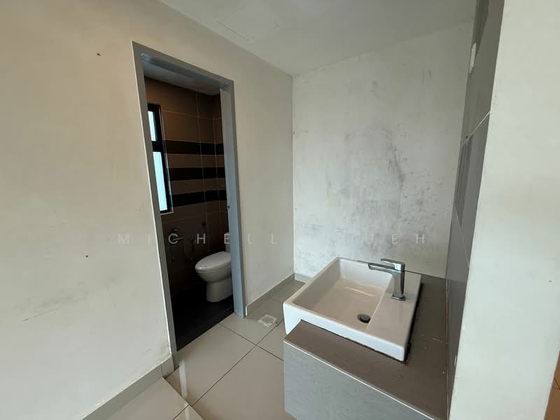 Servis Apartment untuk Dijual di G Residence - Michelle Kueh - Bathroom - PropertyGuru.com.my