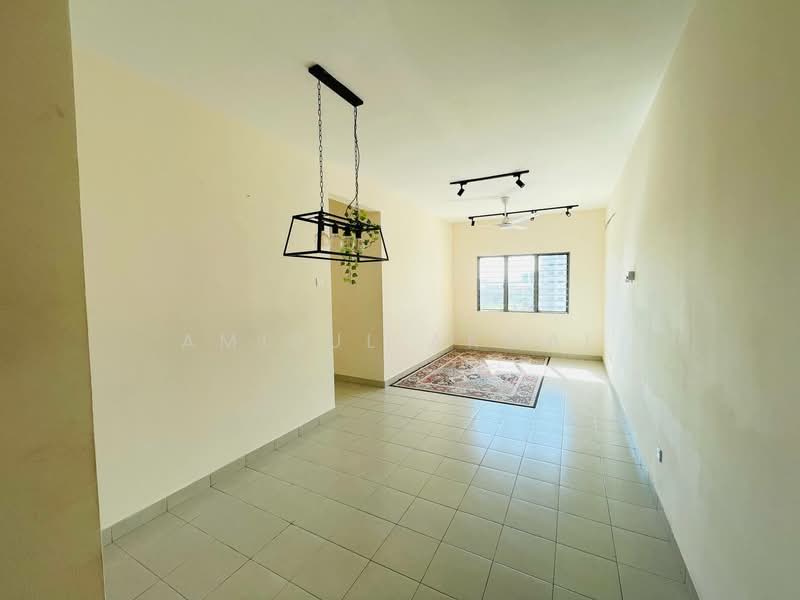Pangsapuri untuk Dijual di Pangsapuri Seruling - Amirul Akmal - Living Room - PropertyGuru.com.my