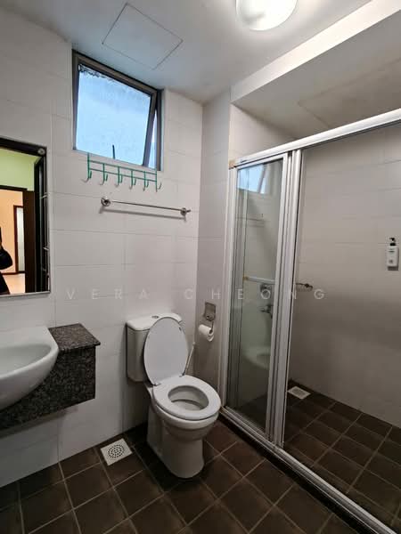Pangsapuri untuk Disewa di Molek Pine 2 - Vera Cheong - Bathroom - PropertyGuru.com.my