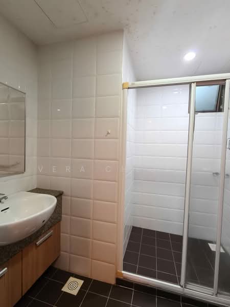 Pangsapuri untuk Disewa di Molek Pine 2 - Vera Cheong - Bathroom - PropertyGuru.com.my