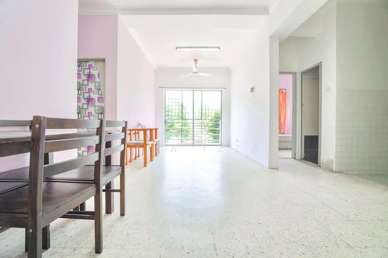 Pangsapuri untuk Dijual di Kenari Court - Izzaza Izzati - Living Room - PropertyGuru.com.my