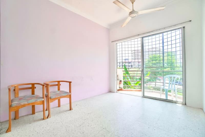 Pangsapuri untuk Dijual di Kenari Court - Izzaza Izzati - Balcony - PropertyGuru.com.my