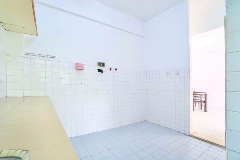 Pangsapuri untuk Dijual di Kenari Court - Izzaza Izzati - Kitchen - PropertyGuru.com.my