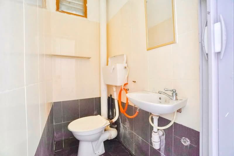 Pangsapuri untuk Dijual di Kenari Court - Izzaza Izzati - Bathroom - PropertyGuru.com.my