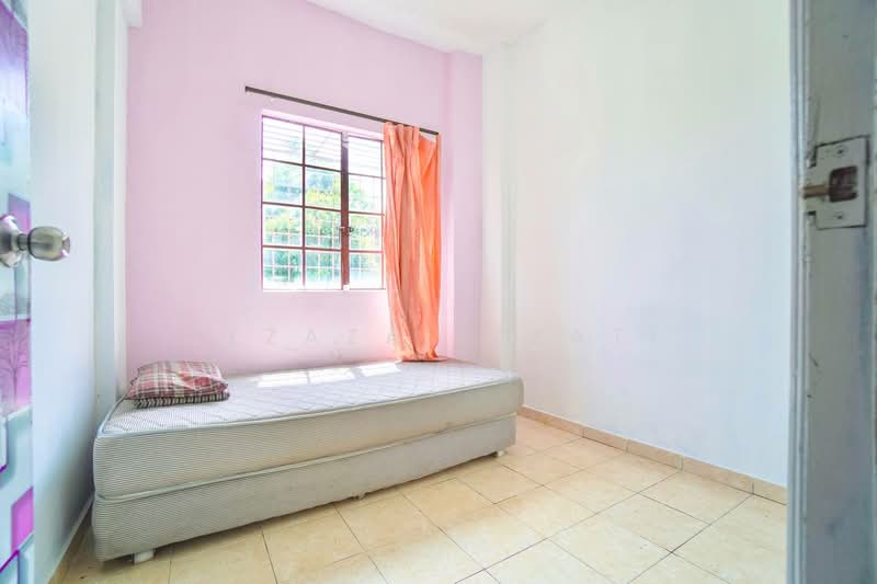 Pangsapuri untuk Dijual di Kenari Court - Izzaza Izzati - Bedroom - PropertyGuru.com.my