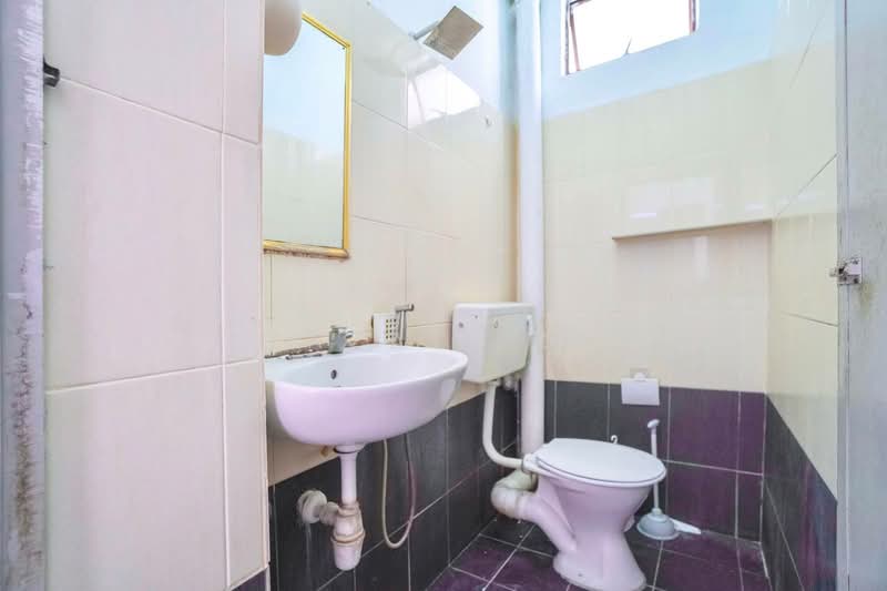 Pangsapuri untuk Dijual di Kenari Court - Izzaza Izzati - Bathroom - PropertyGuru.com.my