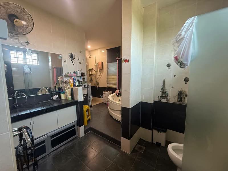 Cluster House for Sale in Taman Medan Jaya (Kota Tinggi) - Max Loh - Bathroom - PropertyGuru.com.my
