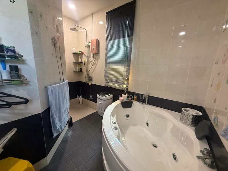 Cluster House for Sale in Taman Medan Jaya (Kota Tinggi) - Max Loh - Bathroom - PropertyGuru.com.my
