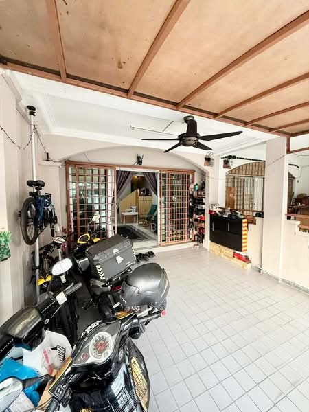 2-storey Terraced House for Sale in Ampang (Kuala Lumpur) - Azli Ibrahim - Entrance - PropertyGuru.com.my