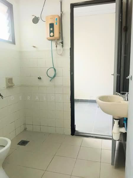Rumah Teres 2-Tingkat untuk Disewa di Bukit Gasing (Petaling Jaya) - Geraldine Chan - Bathroom - PropertyGuru.com.my