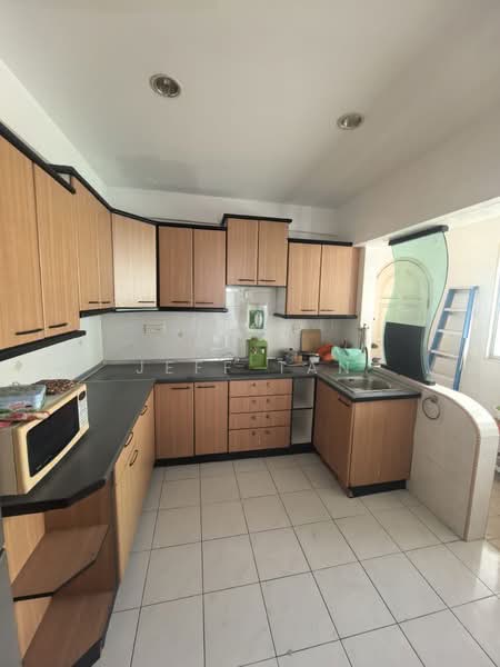 Kondominium untuk Disewa di Villa Emas - Jeff Tan - Kitchen - PropertyGuru.com.my