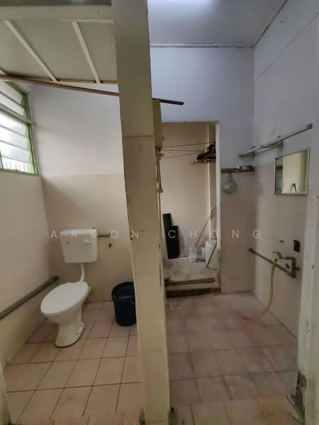 Flat for Sale at Desa Mentari Flat (Block 2) - Aaron Chong - Bathroom - PropertyGuru.com.my