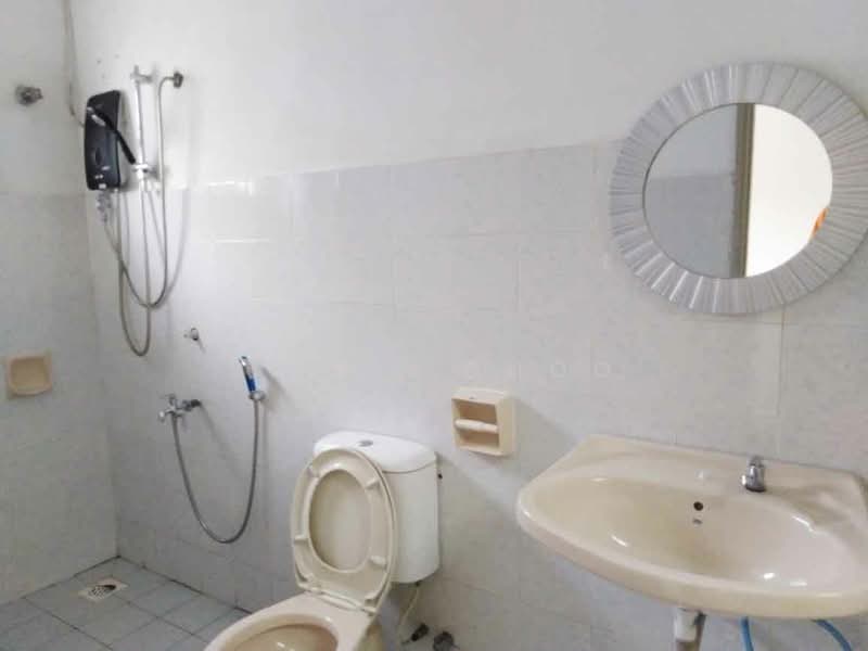 Rumah Teres untuk Disewa di Petaling Jaya (Selangor) - Bryan Choo - Bathroom - PropertyGuru.com.my