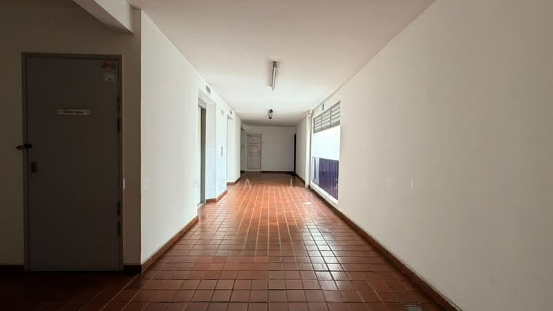 Kondominium untuk Dijual di Pantai Hillpark 5 - Izzaza Izzati - Corridor - PropertyGuru.com.my
