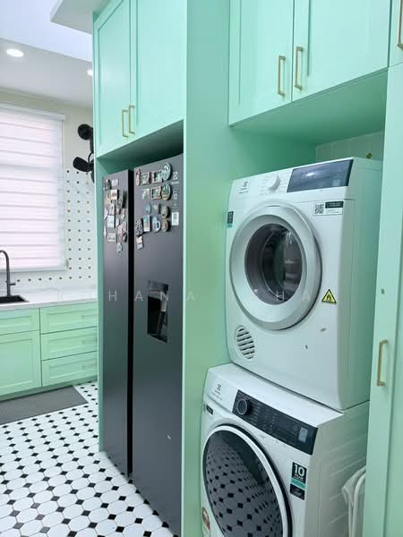 Semi-Detached House for Sale in Kuala Selangor (Selangor) - Rohana Ishak - Kitchen - PropertyGuru.com.my