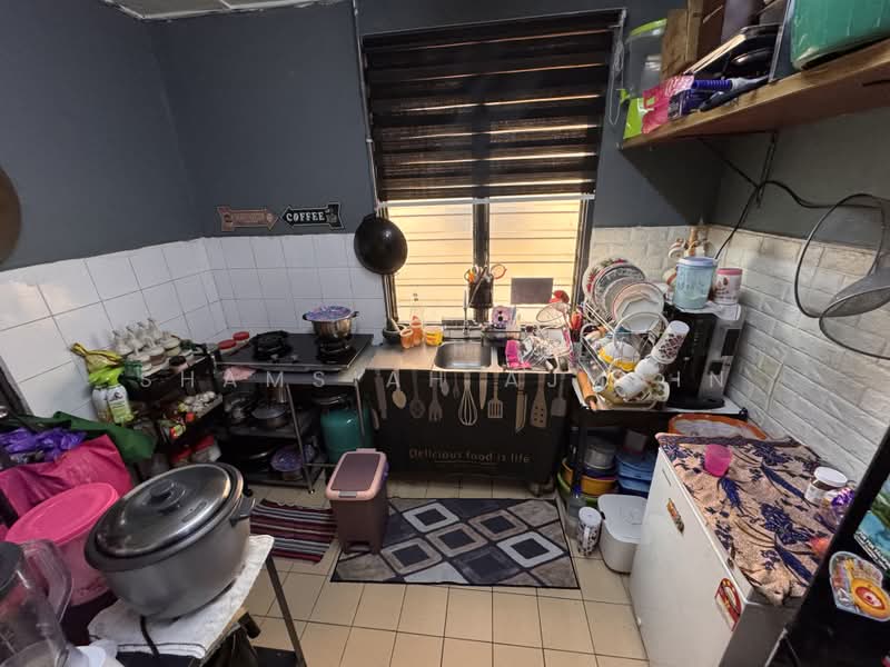Rumah Teres 1 Tingkat untuk Dijual di Bandar Kinrara Seksyen 1 (Bandar Kinrara) - SHAMSIAH AJMAIN - Kitchen - PropertyGuru.com.my