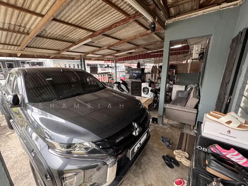 Rumah Teres 1 Tingkat untuk Dijual di Bandar Kinrara Seksyen 1 (Bandar Kinrara) - SHAMSIAH AJMAIN - Car Park - PropertyGuru.com.my