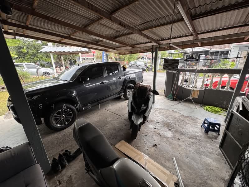 Rumah Teres 1 Tingkat untuk Dijual di Bandar Kinrara Seksyen 1 (Bandar Kinrara) - SHAMSIAH AJMAIN - Car Park - PropertyGuru.com.my