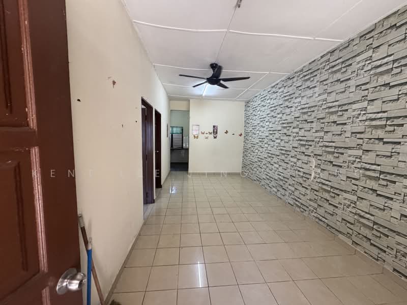 1-storey Terraced House for Sale in Taman Klang Jaya (Klang) - Kent Lee Jing Guang - Living Room - PropertyGuru.com.my