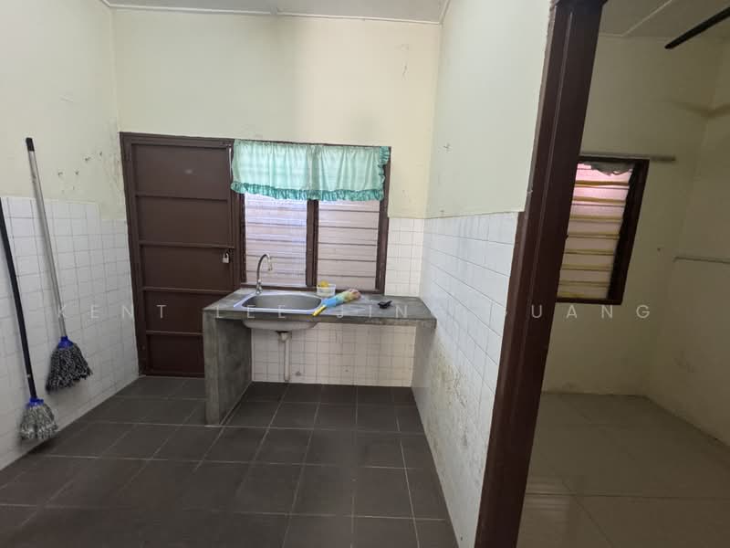 1-storey Terraced House for Sale in Taman Klang Jaya (Klang) - Kent Lee Jing Guang - Kitchen - PropertyGuru.com.my