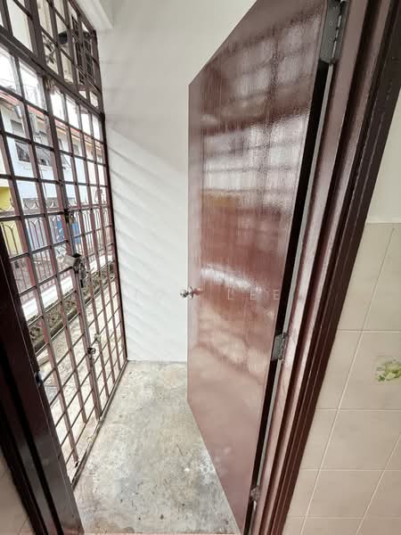 1-storey Terraced House for Sale in Taman Rinting (Masai) - Fion Lee - Entrance - PropertyGuru.com.my