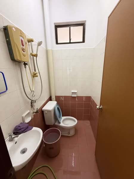 1-storey Terraced House for Sale in Taman Rinting (Masai) - Fion Lee - Bathroom - PropertyGuru.com.my