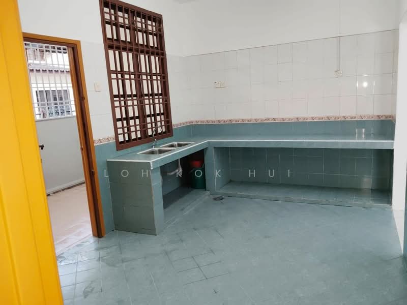 Rumah Teres 2-Tingkat untuk Dijual di Taman Tampoi Indah (Tampoi) - Loh Kok Hui - Kitchen - PropertyGuru.com.my