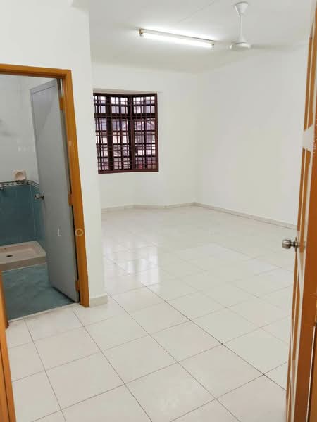Rumah Teres 2-Tingkat untuk Dijual di Taman Tampoi Indah (Tampoi) - Loh Kok Hui - Bathroom - PropertyGuru.com.my