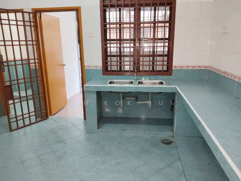 Rumah Teres 2-Tingkat untuk Dijual di Taman Tampoi Indah (Tampoi) - Loh Kok Hui - Kitchen - PropertyGuru.com.my