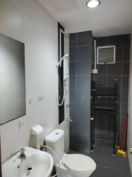 Apartment for Rent at Zennith Suites (Pangsapuri Kebun Teh) - Alfred Yap - Bathroom - PropertyGuru.com.my