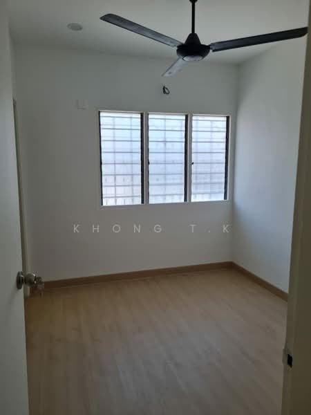 Rumah Teres 2 Tingkat untuk Disewa di Petaling Jaya (Selangor) - Khong T.K - Upstairs Bedroom - PropertyGuru.com.my