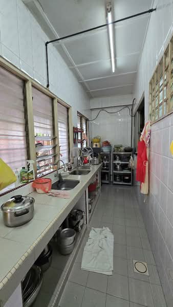 Rumah Teres 2-Tingkat untuk Dijual di Serdang Raya (Seri Kembangan) - Jeremy Yong - Kitchen - PropertyGuru.com.my