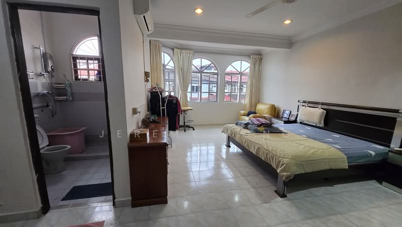 Rumah Teres 2-Tingkat untuk Dijual di Serdang Raya (Seri Kembangan) - Jeremy Yong - Bedroom - PropertyGuru.com.my