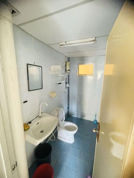 Kondominium untuk Disewa di Angkasa Condominiums - Hui Qi - Bathroom - PropertyGuru.com.my