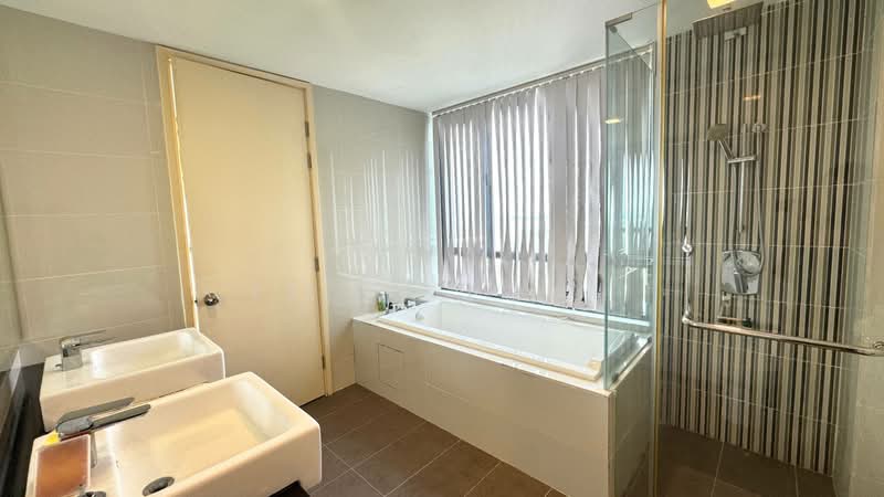 Kondominium untuk Dijual di The Straits View Condominium - Yi En Puah - Bathroom - PropertyGuru.com.my