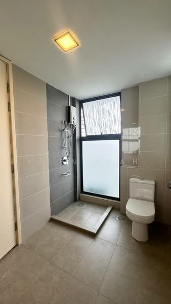 Kondominium untuk Dijual di The Straits View Condominium - Yi En Puah - Bathroom - PropertyGuru.com.my