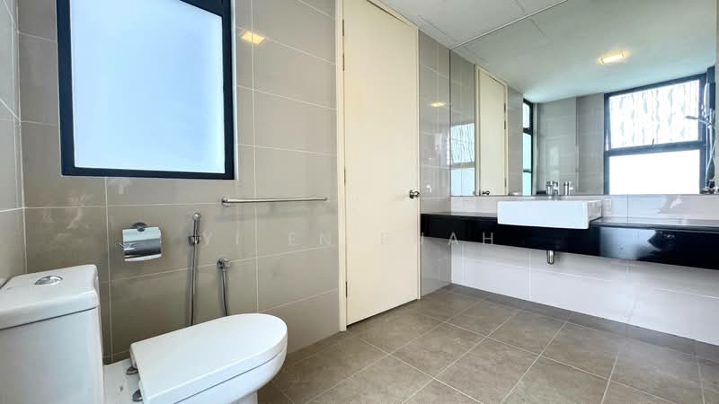 Kondominium untuk Dijual di The Straits View Condominium - Yi En Puah - Bathroom - PropertyGuru.com.my