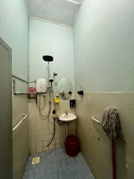 1-storey Terraced House for Sale in Plentong (Johor) - Jas Tay - Bathroom - PropertyGuru.com.my