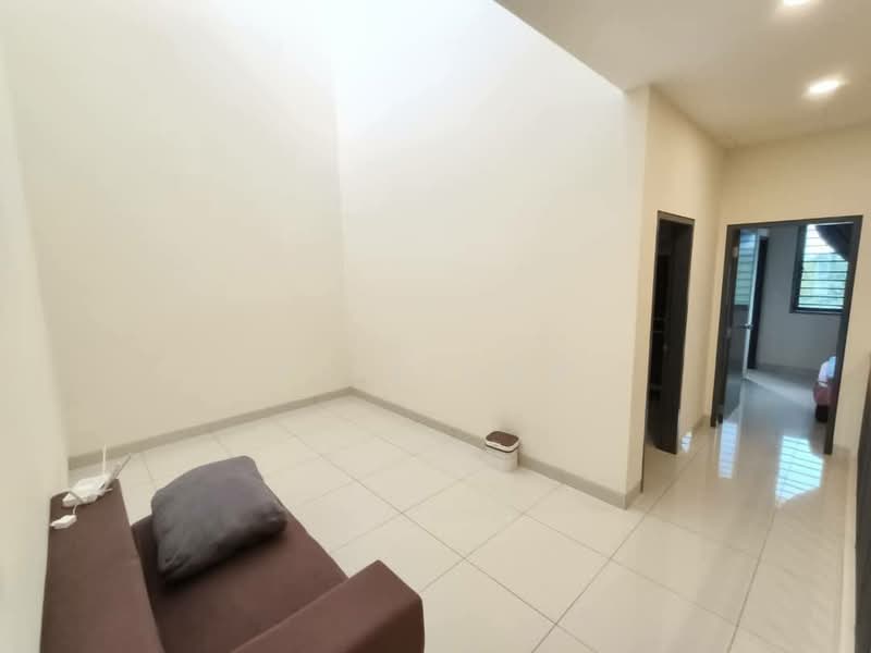 2-storey Terraced House for Rent in Johor Bahru (Johor) - Alex How - Living Room - PropertyGuru.com.my