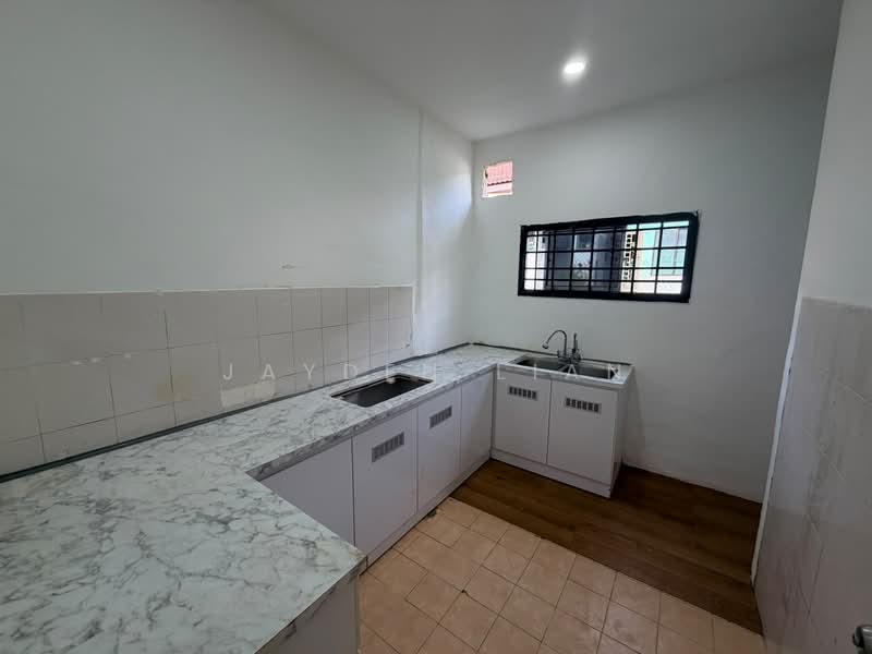 1-storey Terraced House for Sale in Taman Puteri Wangsa (Ulu Tiram) - Jayden Lian - Kitchen - PropertyGuru.com.my