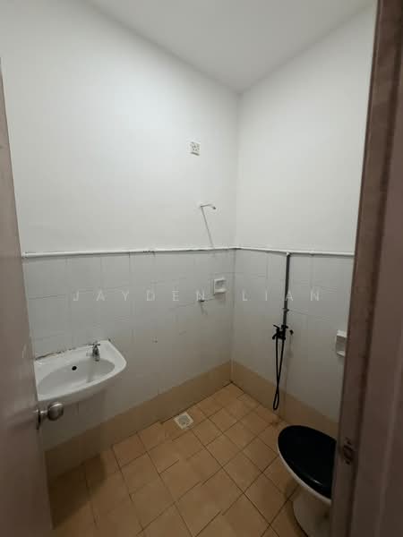 1-storey Terraced House for Sale in Taman Puteri Wangsa (Ulu Tiram) - Jayden Lian - Bathroom - PropertyGuru.com.my