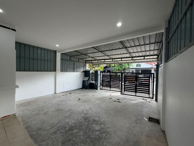1-storey Terraced House for Sale in Taman Puteri Wangsa (Ulu Tiram) - Jayden Lian - Car Park - PropertyGuru.com.my